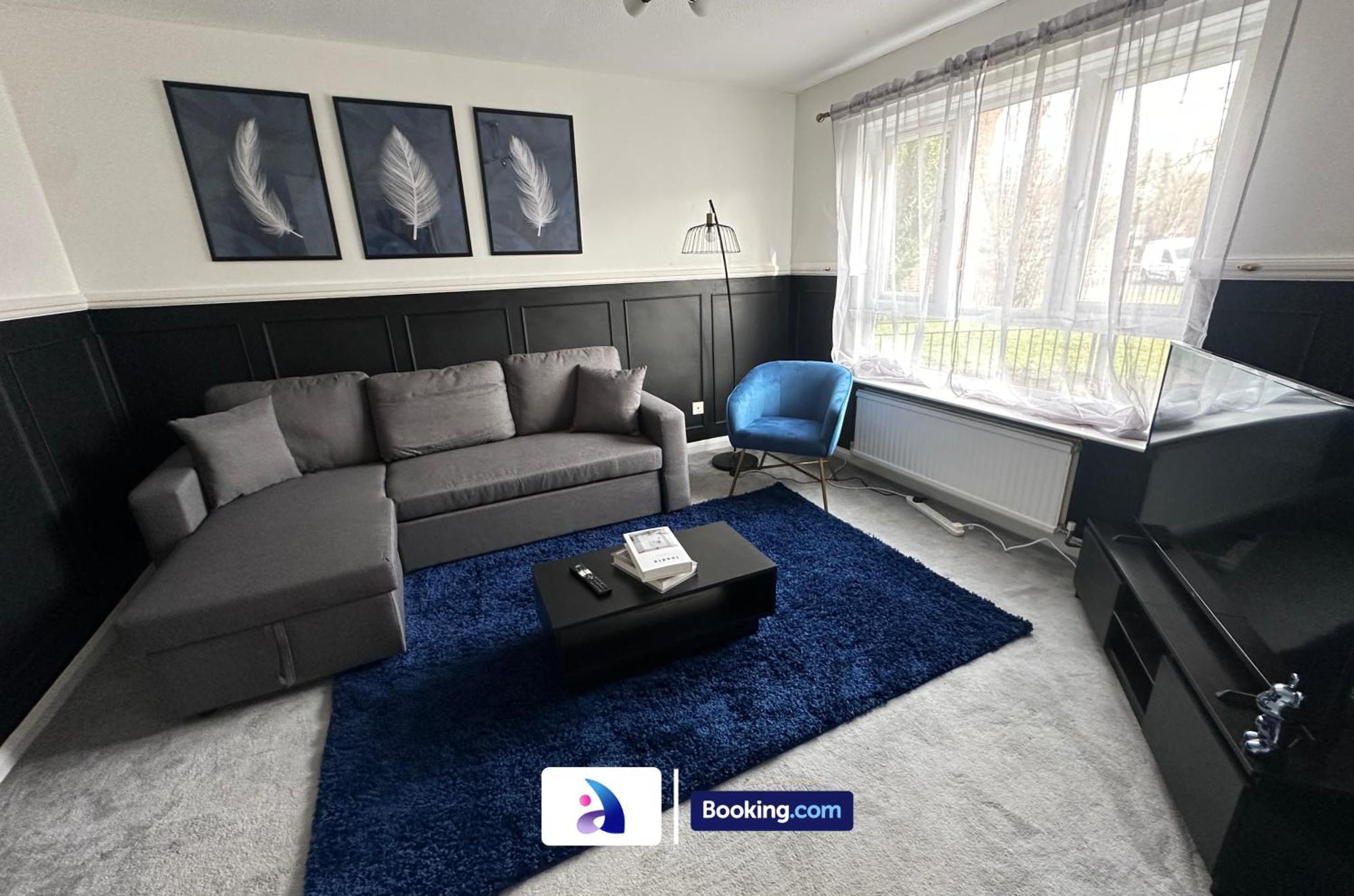 Discounted - 3-bed By Avalora Short Lets & Serviced Old Trafford With Pool & Tennis Table - Driveway Mánchester